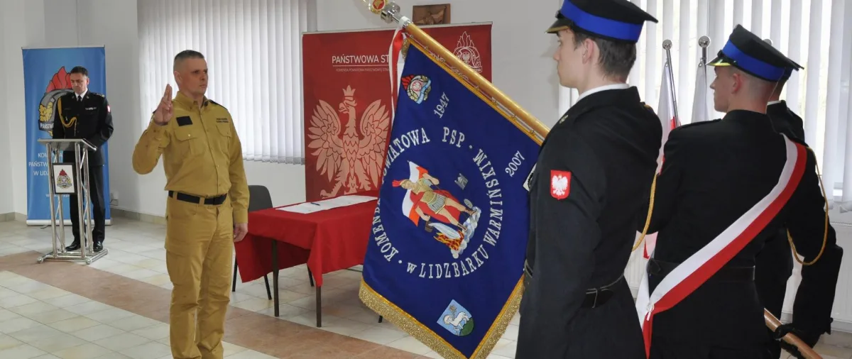 Ceremonial zbiórka z okazji ślubowania nowego strażaka